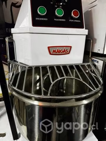 Amasadora 8, 12 y 22 kilos Maigas