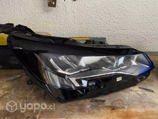 Foco delantero derecho Peugeot 3008, año 2023