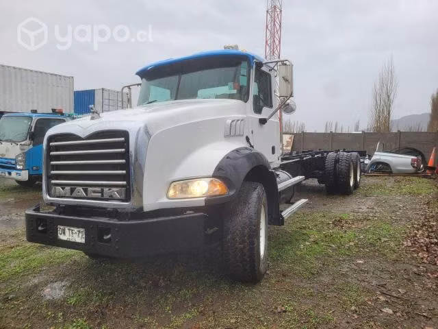 Mack Granite GU813