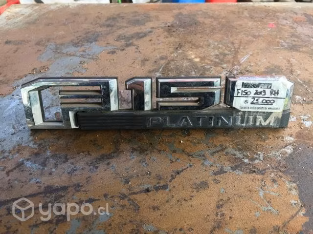 Logo tapabarro derecho Ford F150 platinum 2019