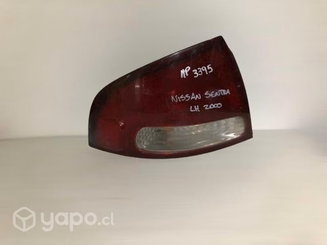 Foco trasero lh nissan sentra 2000