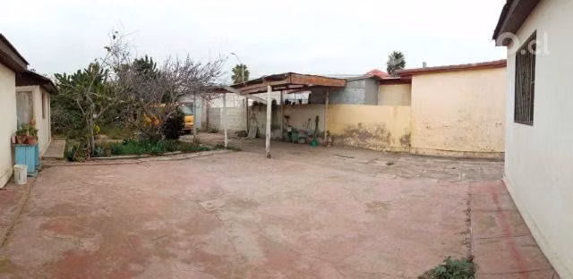 Terreno con casas construidas
