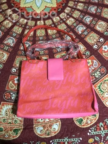 Cartera rosada grande
