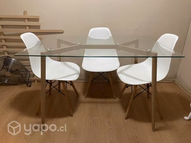 Mesa de vidrio no incluye sillas