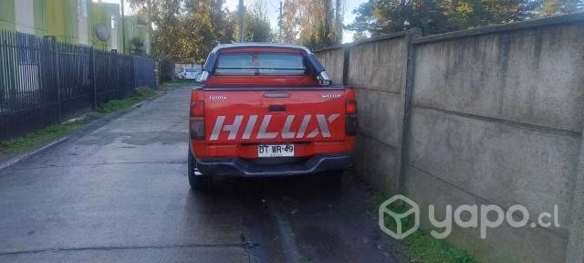 TOYOTA HILUX