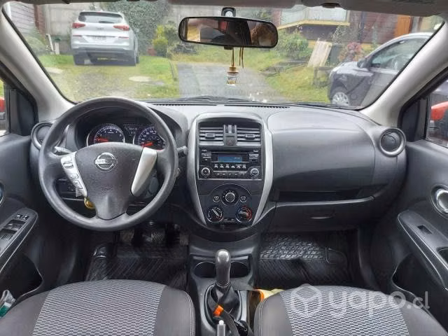 Nissan versa 2017