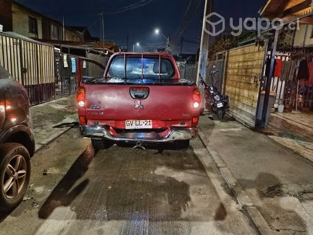 Mitsubishi l200 2014