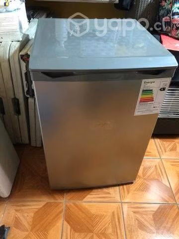 Freezer vertical Maigas 86L  como nuevo