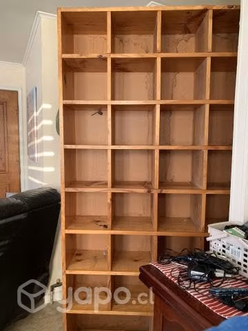 Mueble sólido con cajoneras