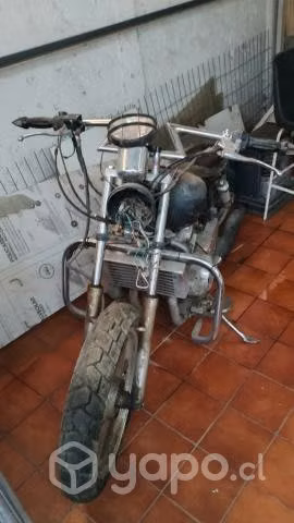 Vendo moto semi arreglada, proyecto de remodelació