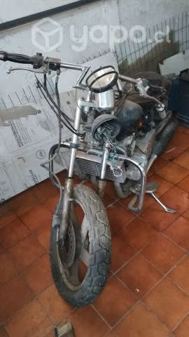 Vendo moto semi arreglada, proyecto de remodelació