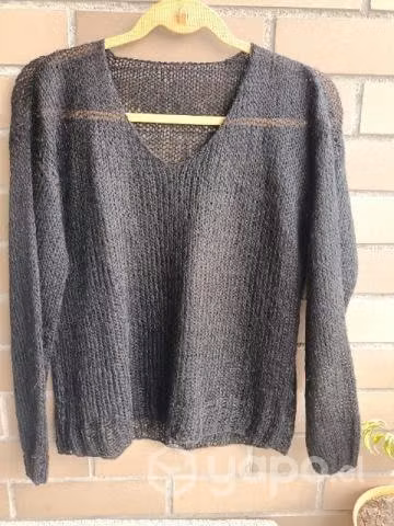 Sweater negro lana angora.