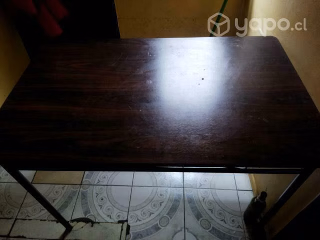 Mesa sin sillas - Imagen 3