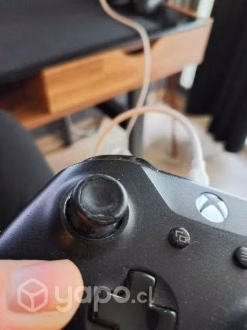 Xbox One X con control y Stand - Imagen 3