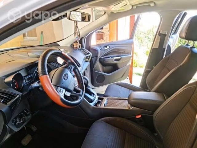 Se vende Ford escape en prenda
