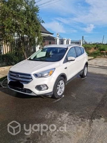Se vende Ford escape en prenda