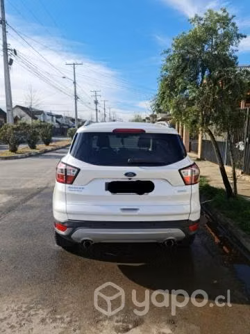 Se vende Ford escape en prenda