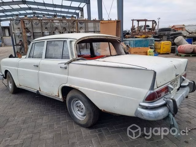 Mercedes benz clásico 1963 para restaurar
