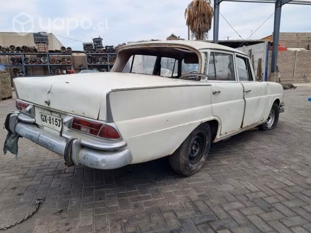 Mercedes benz clásico 1963 para restaurar
