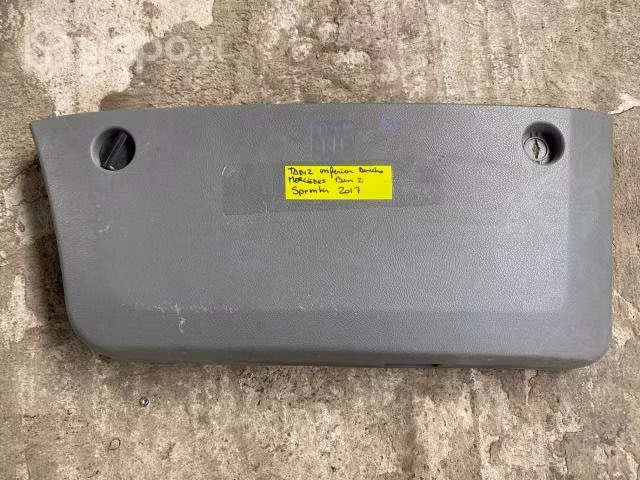 Tapiz inferior puerta delantera der Benz Sprinter