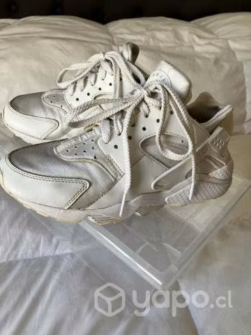 Zapatillas y sandalias
