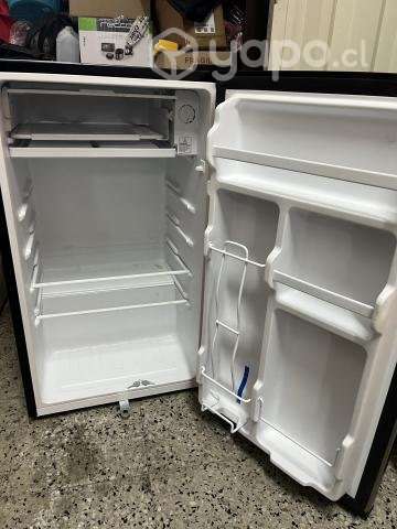 Frigobar libero 83L usado - Imagen 2