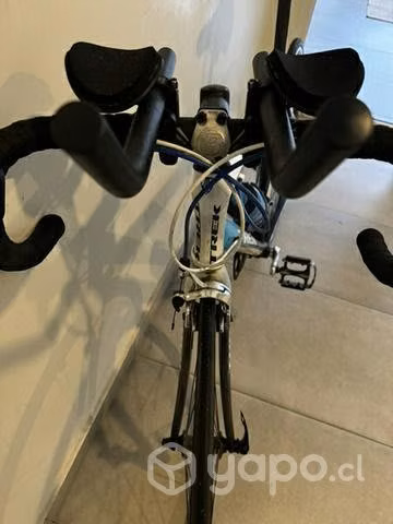 Bicicleta rutera marca Trek 2.1 Aluminio-Carbon