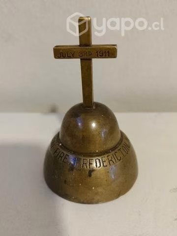 Campana antigua de bronce de 1911