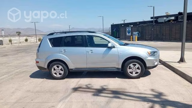 Mitsubishi outlander 2012