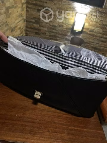 Clutch negro io con correa - Imagen 3