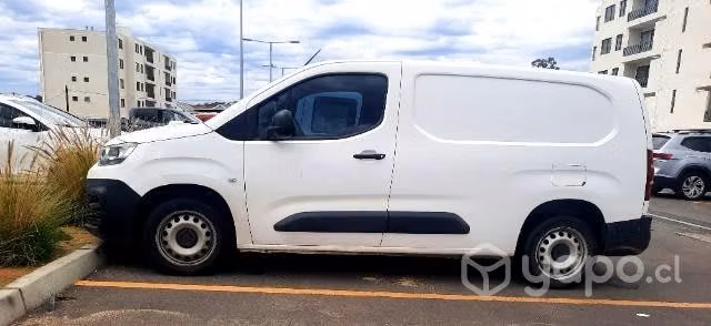 SE VENDE CITROEN BERLINGO AÑO 2021 larga