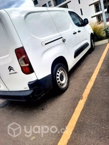 SE VENDE CITROEN BERLINGO AÑO 2021 larga