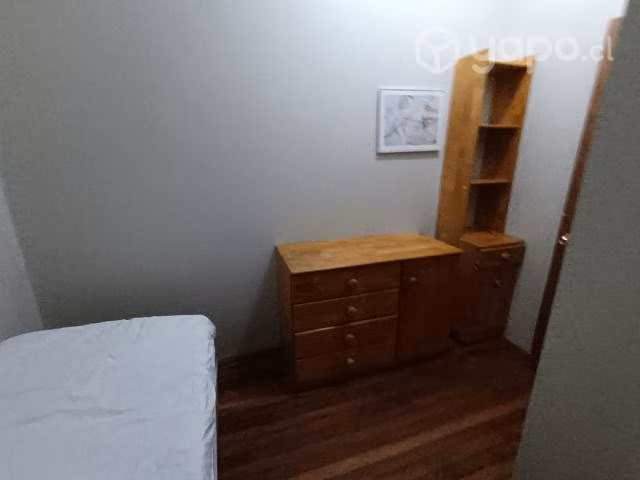 Se arrienda habitación en pleno centro Valparaíso