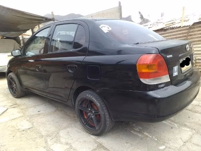 Se vende Toyota Yaris ecco