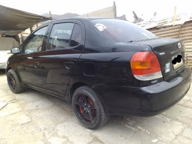 Se vende Toyota Yaris ecco