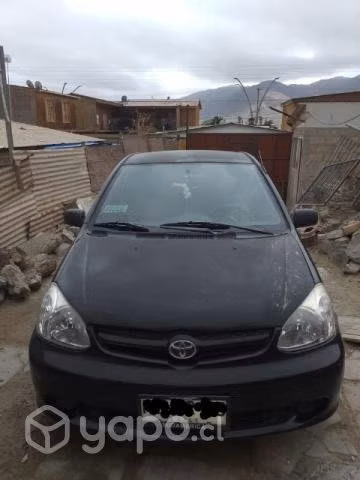 Se vende Toyota Yaris ecco