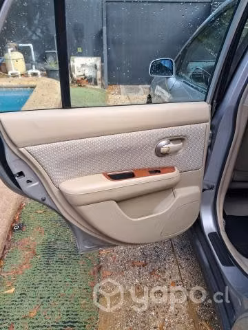 NISSAN TIIDA