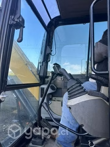 Mini excavadora CAT año 2023
