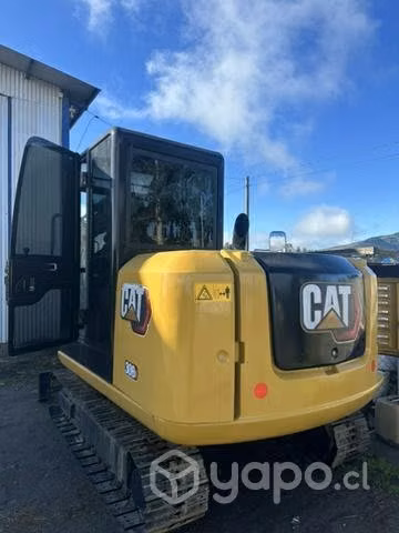 Mini excavadora CAT año 2023