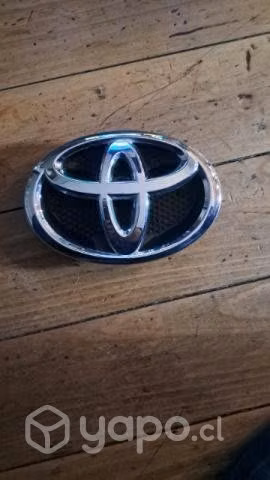 Logo frontal Toyota RAV4 nuevo original
