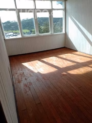 Casa esquina 3 niveles, amplio terreno