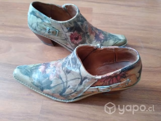 Zapatos de cuero pintado