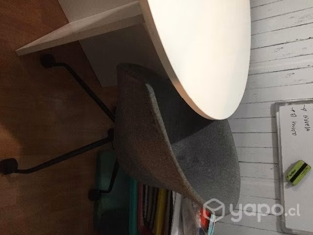 Mesa y 3 sillas con ruedas - Imagen 5