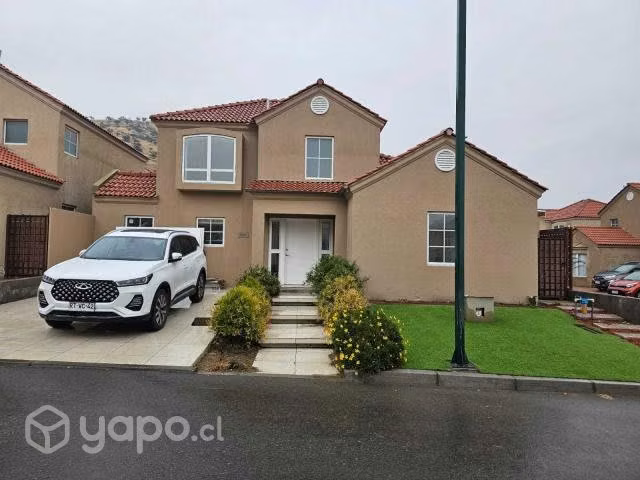 Arriendo Casa en condominio