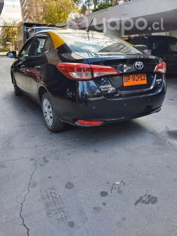 Vendo taxi Toyota Yaris .con derechos todo al día.