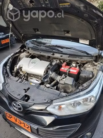 Vendo taxi Toyota Yaris .con derechos todo al día.