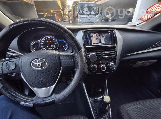 Vendo taxi Toyota Yaris .con derechos todo al día.