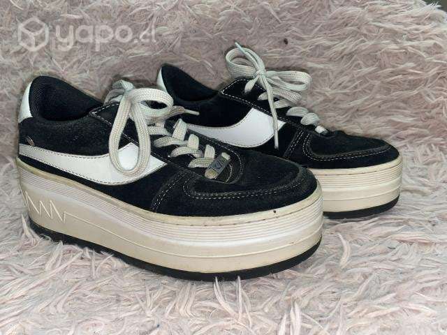 Zapatillas usadas - Imagen 2