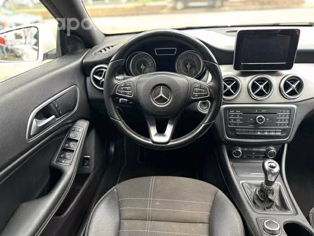 Mercedes-Benz CLA 180 2016