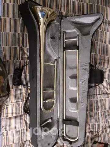 Trombon allegro con detalle en la vara